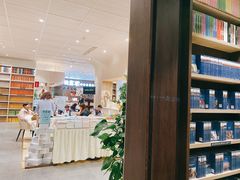-钟书阁(群光广场店)