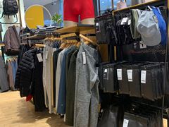 -lululemon(上海浦东IFC店)