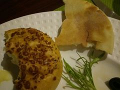 现烤地中海风味面包蓝-香格里拉鱼跃地中海西餐厅·牛排披萨