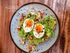 牛油果煮蛋吐司-RAC BAR(安福路店)