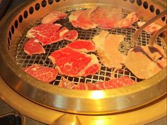 -铭牛烧肉·和牛海鲜自助(高新月牙湖店)