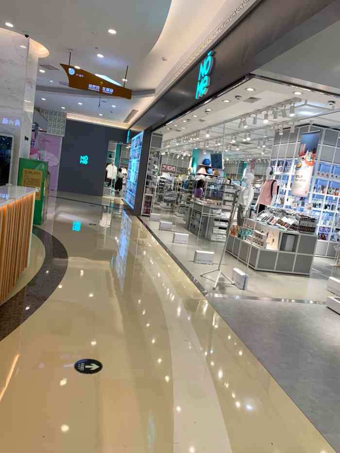 信利广场-"跟着朋友来信利广场逛逛,出来透透气,最近.