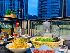 自助取餐区-日进一片海.生腌海鲜火锅.宵夜烧烤(三里屯总店)