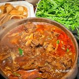 城墙边的港式打邊爐牛腩牛雜煲‼️满满一锅让冬天的幸福感爆棚