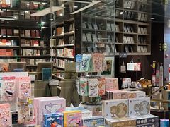 -钟书阁(群光广场店)