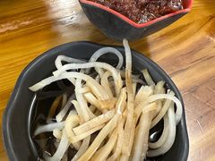 -丽虹云南过桥米线(兴工街店)