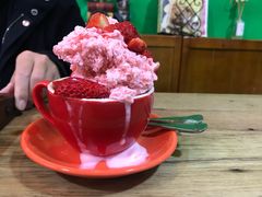 草莓芭菲-李小姐の猫咖啡馆(五角场店)