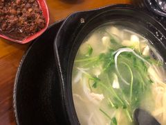 -丽虹云南过桥米线(兴工街店)