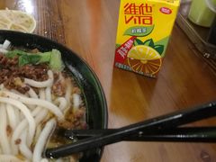 -丽虹云南过桥米线(兴工街店)