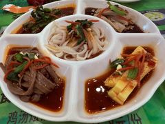小吃五拼-令氏家外家周秦食府(高新店)