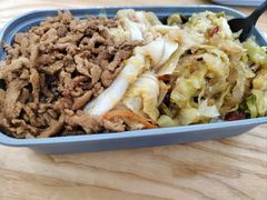 -嘎嘎香东北老饭盒(北外滩水城三街区店)