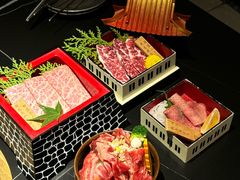 -山川小町·极番烧肉(新地假日广场店)
