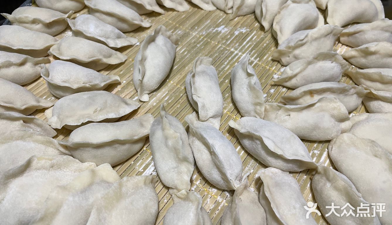 三鲜馅酸菜馅每种都是新年的馅儿