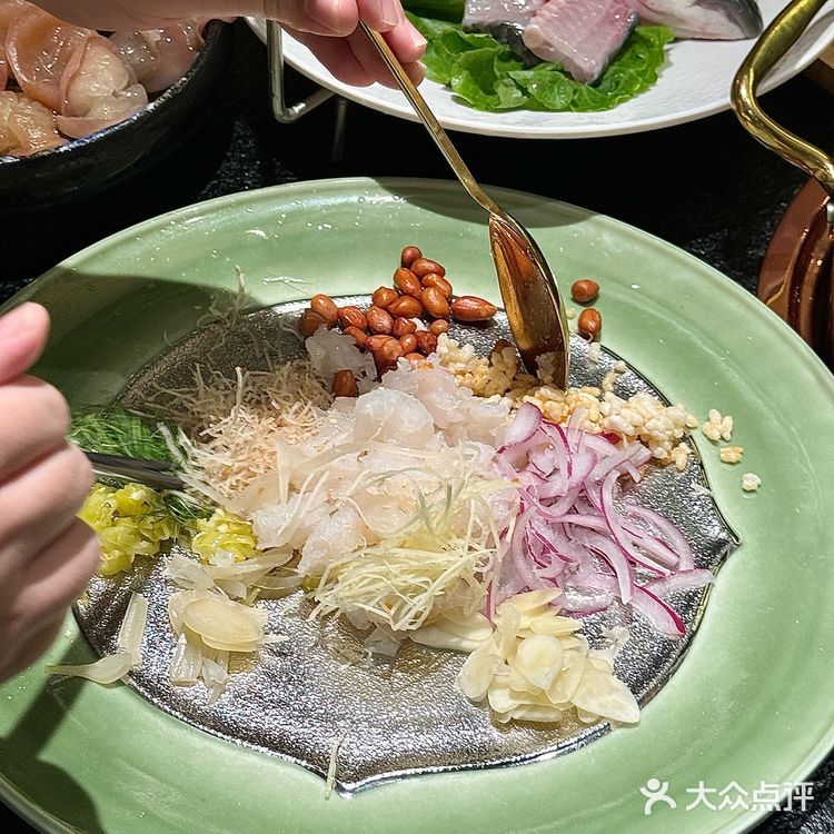 在深圳吃到鱼生界的南波万 就在后海……