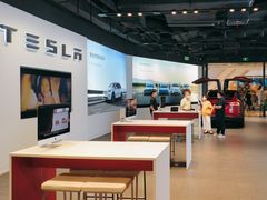 -TESLA 特斯拉(上海太古汇体验店)
