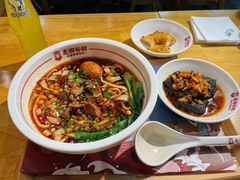 招牌红烧牛肉米粉-呷佬·长沙手工米粉(金沙江路店)