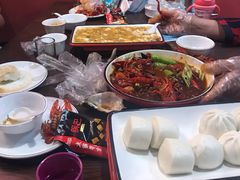 -虾弄弄海派小龙虾·牛羊蝎子火锅