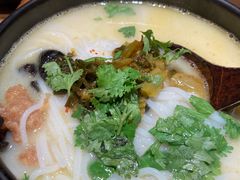 蒙自过桥米线-麦麦山云南菜(复地活力城店)