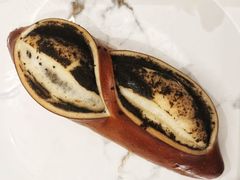黑芝麻松子碱水-慢熟面包店bud bread(孩儿巷店)