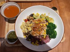 牛肉鸡排时蔬杂粮-POKEE VIA&Brunch·维娅(重庆来福士店)