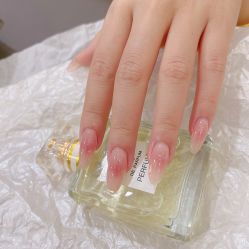 -灰姑娘美甲美睫馆