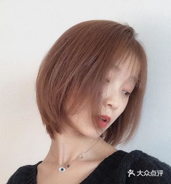 刘海大家要根据自己脸型来修，空气刘海，八字刘海