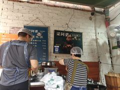 -梁阿婆廿年老牌扣肉糯米饭