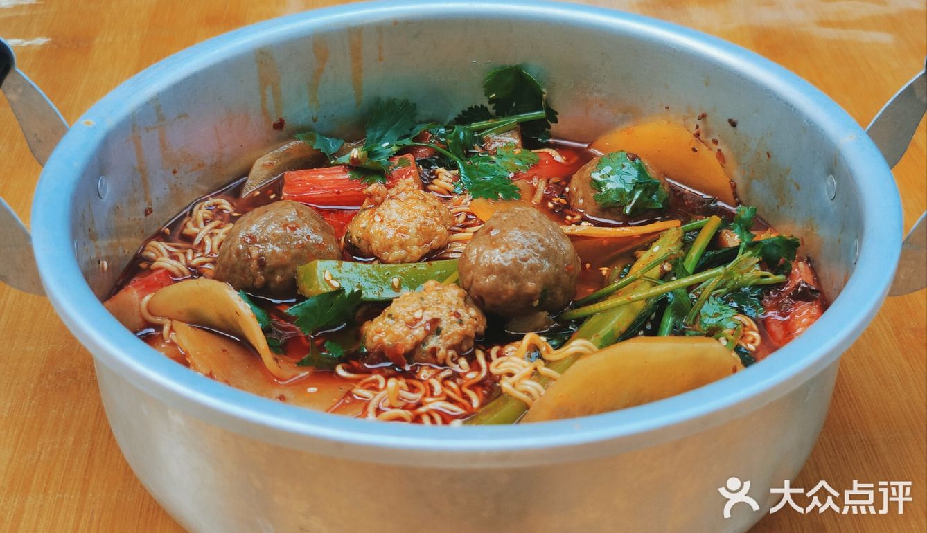 一盘装尽老成都。平价量多、川味地道~