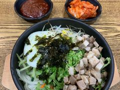 五花肉拌饭-吴草鸡爪오초닭발韩食堂(融恒盈嘉中心店)