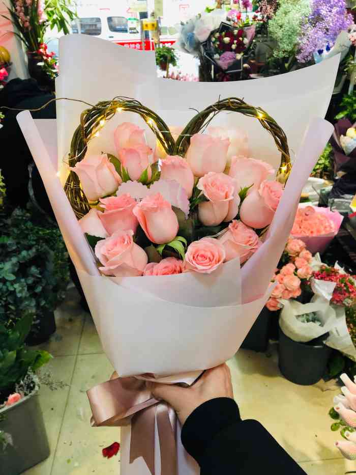 沪花拾者(雅新花坊)-"五分好评感觉少了,暖心的店家,新鲜漂亮的.