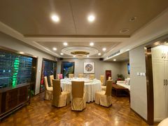 包厢-黄浦江游览十六铺3号码头网红自助餐