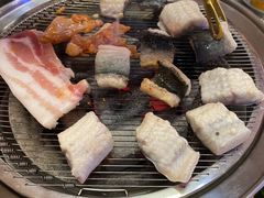 -围炉肉舍•炭烤活鳗•丹东海鲜烤肉(步行街店)