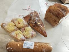 -顶东面包花园·生日蛋糕(世博店)