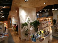 -新华里咖啡书吧(新华书店小寨店)