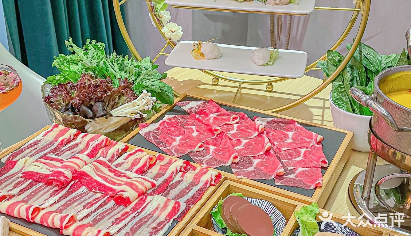 清新文艺的书店里吃着超浪漫的火锅💕