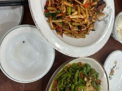 -湖南人家湘菜馆(镇江路店)