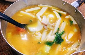 Tomato and Dumpling Noodles