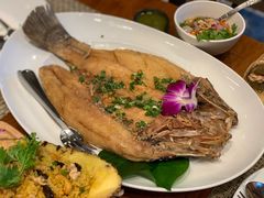 -Chom Cafe and Restaurant