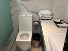 -朗逸酒店(广州塔赤岗地铁站店)