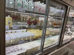 面包甜点陈列柜-白色日记·手作酸奶(麦凯乐店)