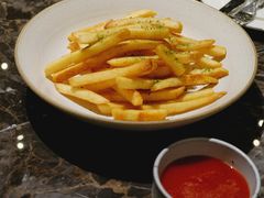 -LESCEDARS Brasserie Bistro香柏树