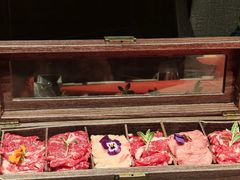 -左庭右院鲜牛肉火锅黑金店(陆家嘴中心店)