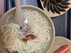 -亮亮面馆(经六路店)