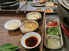 -围炉肉舍•炭烤活鳗•丹东海鲜烤肉(步行街店)