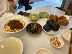 -李与白包子铺(桐梓林店)
