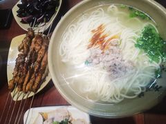 -亮亮面馆(经六路店)