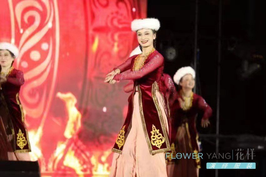新疆舞蹈服大摆裙维族舞民族风舞台演出服艺考独舞开场表演