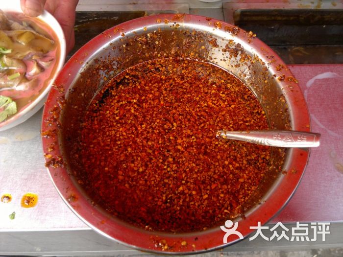 鸿运锅巴菜铺辣子图片 - 第1张