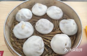 Black Pork Longjing Soup Dumplings