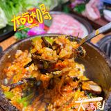 一口就炸裂了口腔。无敌好吃了！海鲜葱饼：虽然我不爱吃葱